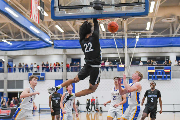 Photo by Earl Ebensteiner